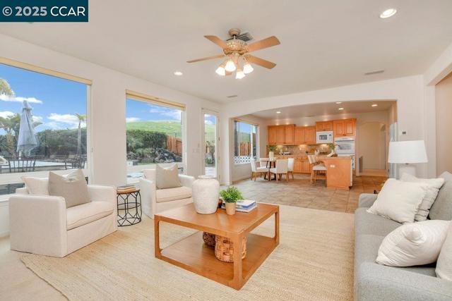 2460 Covelite Way, Antioch CA: https://media.crmls.org/mediaz/b569fb4b-4c66-4200-bfa5-ccf5a9e06f92.jpg