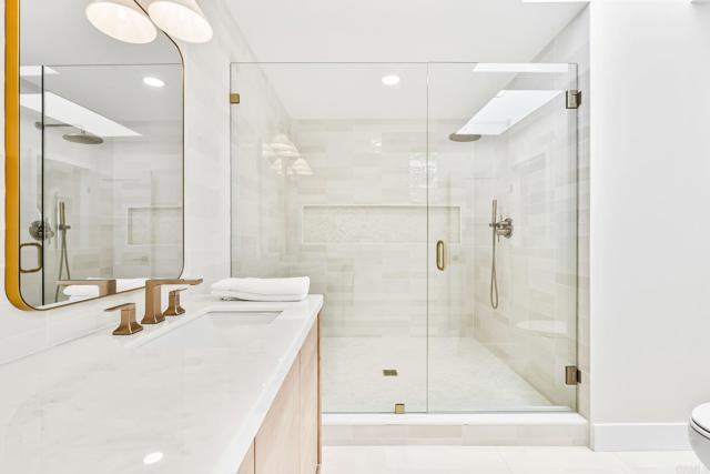 2623 Ocean Front Walk, San Diego CA: https://media.crmls.org/mediaz/b56a83ba-f7ae-444c-9341-073df202fc8e.jpg