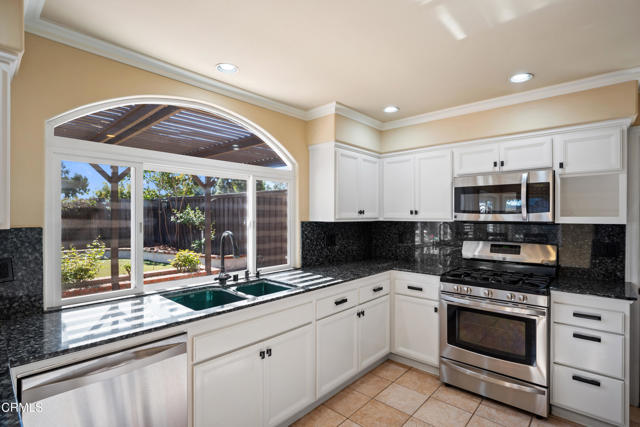 Detail Gallery Image 5 of 18 For 9116 Neath St, Ventura,  CA 93004 - 3 Beds | 2 Baths