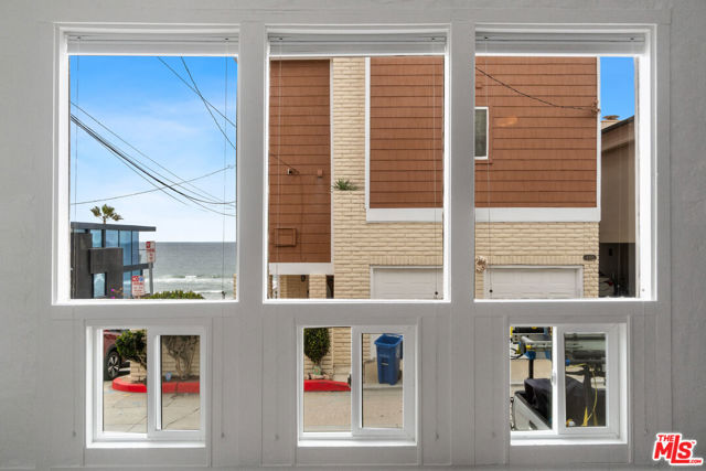 115 44th Street, Manhattan Beach CA: https://media.crmls.org/mediaz/b56b1959-9432-413c-af10-d4a915d4a20d.jpg