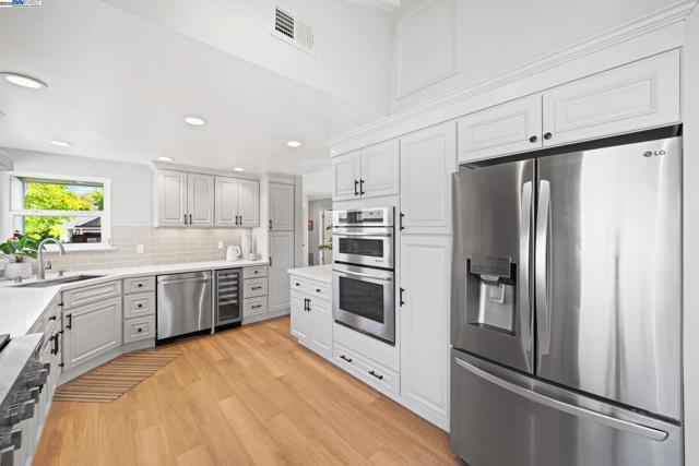 711 Glen Eagle Ct, Danville CA: https://media.crmls.org/mediaz/b56b42c6-2df7-4469-b2cb-d9091b67c63f.jpg