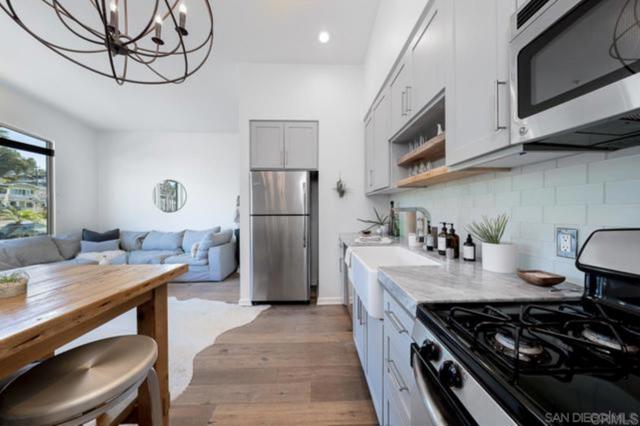 687 S Coast Highway, Encinitas CA: https://media.crmls.org/mediaz/b56b892d-1fc6-406e-b04b-089957ef7c91.jpg