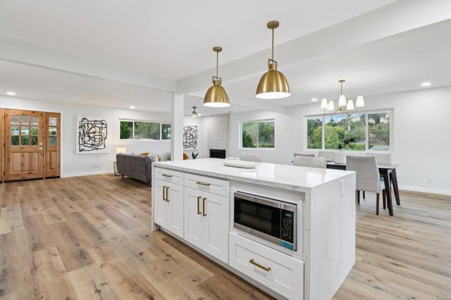 1917 Friendly Drive, Vista CA: https://media.crmls.org/mediaz/b56c44d9-6269-45c5-9e34-f43828596582.jpg