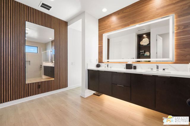 190 Obsidian Loop, Palm Springs CA: https://media.crmls.org/mediaz/b56cbc30-b163-40bf-a43f-200b307c6b9d.jpg