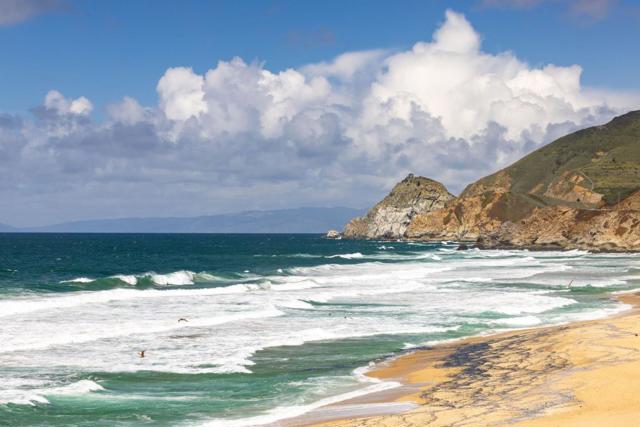 447 3rd Street, Montara CA: https://media.crmls.org/mediaz/b56de075-9e92-4ef5-942b-10c0dedd9424.jpg