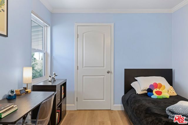 3551 S Bentley Avenue, Los Angeles CA: https://media.crmls.org/mediaz/b56e28c4-bd80-4ef7-a805-0c20f8d61f0a.jpg