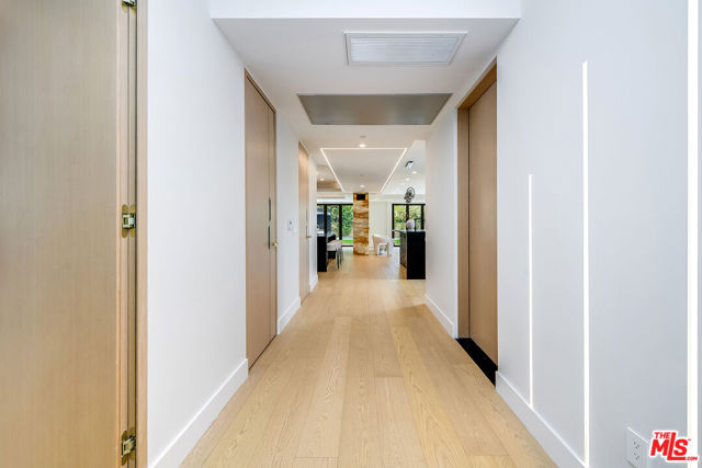 4906 Van Noord Avenue, Sherman Oaks CA: https://media.crmls.org/mediaz/b56e3250-29a1-435a-aba3-34f763791959.jpg