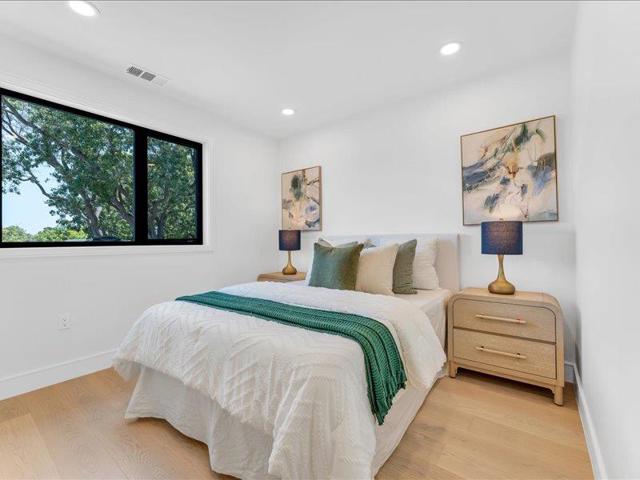 883 Rorke Way, Palo Alto CA: https://media.crmls.org/mediaz/b56e6b0c-31e9-49c7-96ba-49b9f82f5c9a.jpg