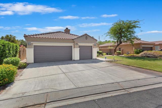 42330 Bridges Court, Indio CA: https://media.crmls.org/mediaz/b56efc8c-65ae-4fb1-8c7b-41b02d8f9eed.jpg