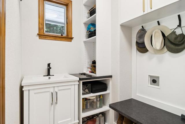 23110 Old Santa Cruz Highway, Los Gatos CA: https://media.crmls.org/mediaz/b56f5a53-e875-4331-bd9f-eb5072b14e9d.jpg