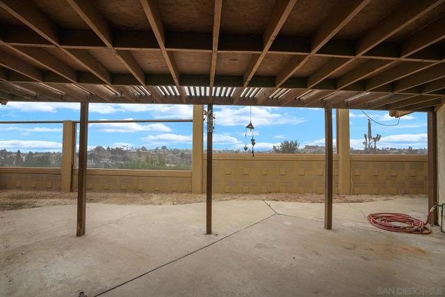 945 Nacion Avenue, Chula Vista CA: https://media.crmls.org/mediaz/b56f6a80-fdfd-4879-ac45-b4efab03a100.jpg