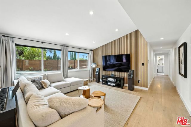 20835 Tiara Street photo 4