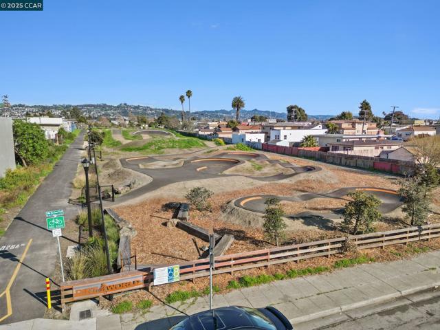 1627 Livingston Ln, Richmond CA: https://media.crmls.org/mediaz/b56f996d-eb5c-4e0b-a493-9b963eba3b46.jpg