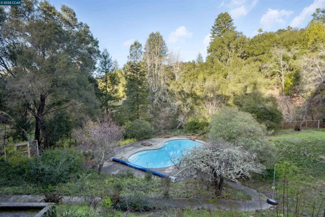 35 Tiger Tail Court, Orinda CA: https://media.crmls.org/mediaz/b56fe715-dbb9-4463-beb4-0d5f8eb68b77.jpg