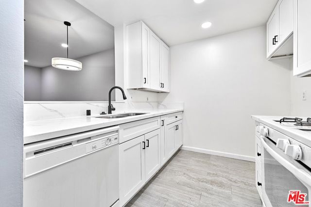 525 S Berendo Street, Los Angeles CA: https://media.crmls.org/mediaz/b56ffbda-b2c7-48a9-b737-cbb25367b9bc.jpg