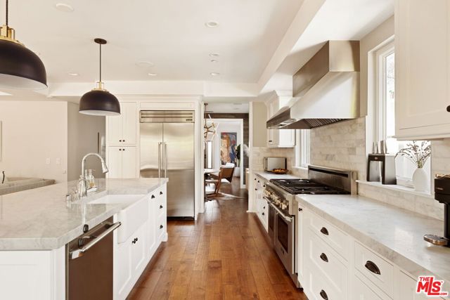 2468 Wellesley Avenue, Los Angeles CA: https://media.crmls.org/mediaz/b5700346-8d57-4959-a409-e864f1a16efd.jpg