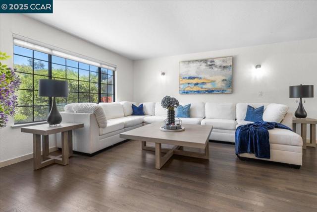 5497 Silver Sage Ct, Concord CA: https://media.crmls.org/mediaz/b57100fd-c382-45e4-a168-0a86c888a92e.jpg