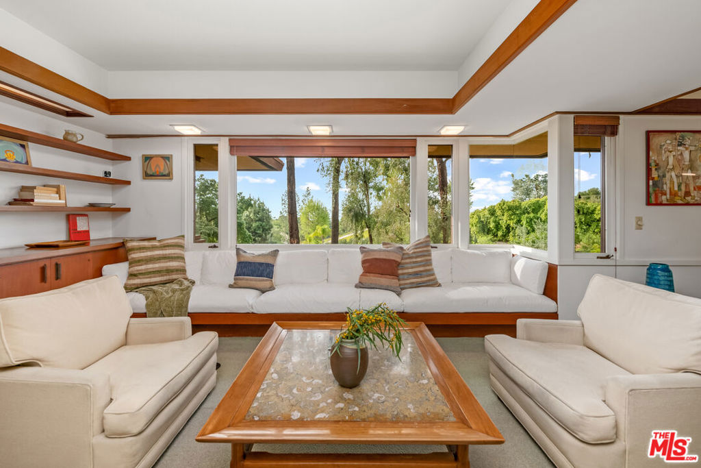 1915 Country Club Drive