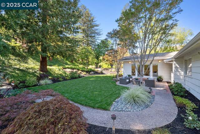 4 Harold Dr, Moraga CA: https://media.crmls.org/mediaz/b5729a2b-a250-44c8-ac95-22e744fcbc3b.jpg