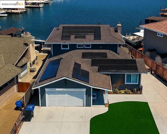 4911 Cabrillo Pt, Discovery Bay CA: https://media.crmls.org/mediaz/b573050d-f4e6-41c9-b61f-89e52f617b2a.jpg