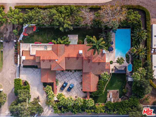 2347 E Valley Road, Santa Barbara CA: https://media.crmls.org/mediaz/b5731815-7bf6-4208-82cd-143f56497285.jpg