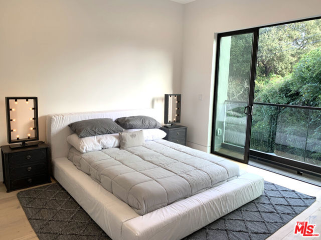 12720 Montana Avenue, Los Angeles CA: https://media.crmls.org/mediaz/b57341b6-f283-45df-a118-1668b08c036f.jpg