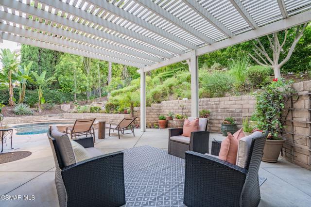 535 Winncastle Street, Simi Valley CA: https://media.crmls.org/mediaz/b5735f2d-ee41-4791-9d59-91e67b6947ea.jpg