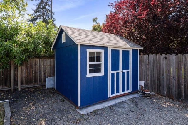 244 Hillview Avenue, Redwood City CA: https://media.crmls.org/mediaz/b573b1de-909b-4c14-82a3-8b74a254f8a0.jpg
