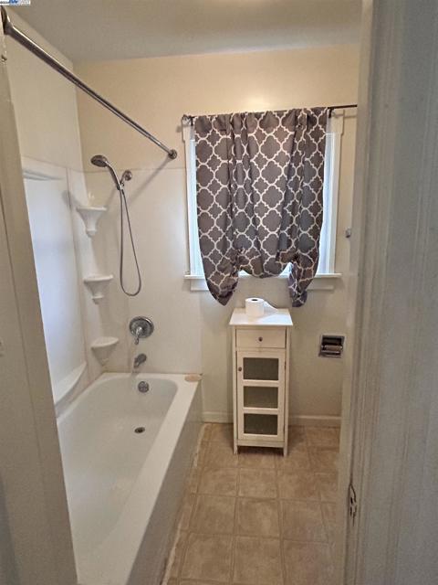 3657 Madrone Ave, Oakland CA: https://media.crmls.org/mediaz/b57407fa-36f5-49ec-a1ca-a7dbc1f1e5b1.jpg