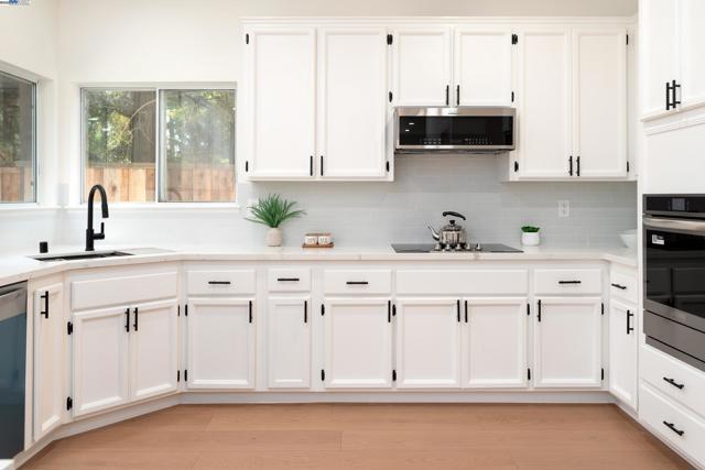 3846 Sheffield Cir, Danville CA: https://media.crmls.org/mediaz/b57460e6-76fb-497e-8d0f-f5be5acf0d3e.jpg