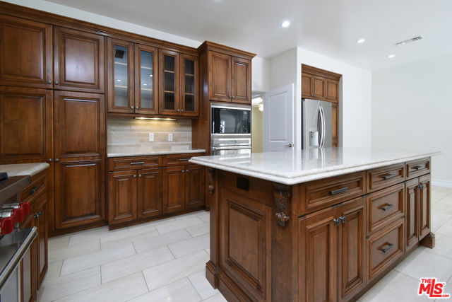 23637 Park Belmonte, Calabasas CA: https://media.crmls.org/mediaz/b57486a7-697c-4d67-aaaf-872e7eba0c8a.jpg