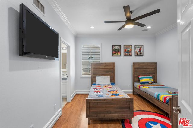 638 Oak Tree Court, Simi Valley CA: https://media.crmls.org/mediaz/b5754964-988e-4909-890b-d8b96a945888.jpg