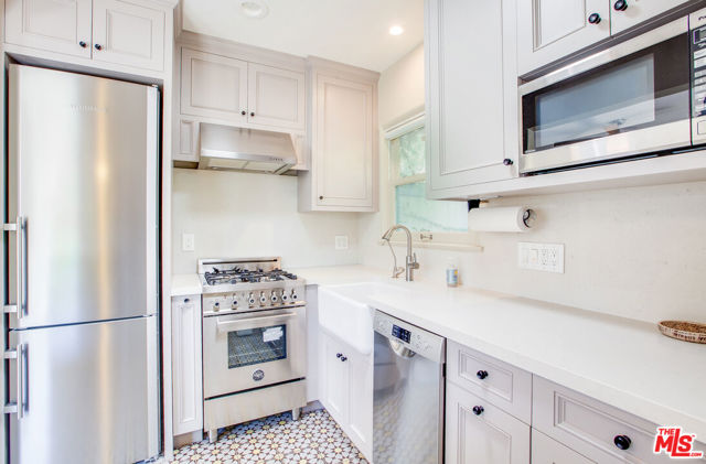 449 Westbourne Drive, West Hollywood CA: https://media.crmls.org/mediaz/b575a807-2bd5-49b7-ab40-2274dd5792f2.jpg