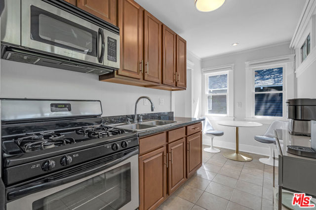 7024 De Longpre Avenue, Los Angeles CA: https://media.crmls.org/mediaz/b575baf3-f3e2-4b56-a0ce-cdb385c5bbe0.jpg