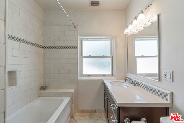 2310 Santa Anita Avenue, Altadena CA: https://media.crmls.org/mediaz/b575dd14-1670-4fed-a564-6402c7e4995a.jpg