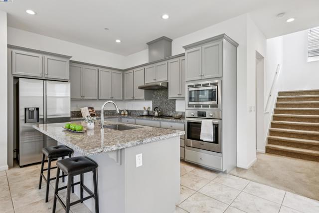 5761 Huntley, Dublin CA: https://media.crmls.org/mediaz/b576087d-7702-4ed1-96f8-c8900bbff4fa.jpg