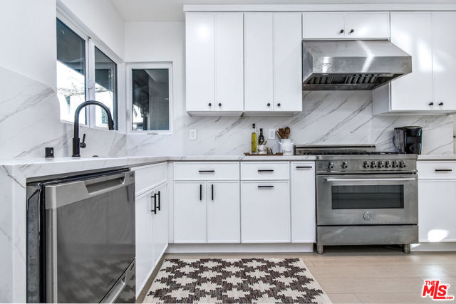 4512 Libbit Avenue, Encino CA: https://media.crmls.org/mediaz/b576c6d7-e57c-4413-8940-f52960f4fc20.jpg