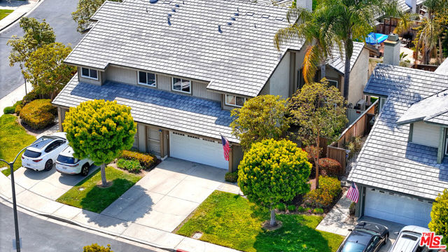 52 Carriage Hill Lane, Laguna Hills CA: https://media.crmls.org/mediaz/b576ddff-e38f-4925-a05e-9b875aa5cdae.jpg