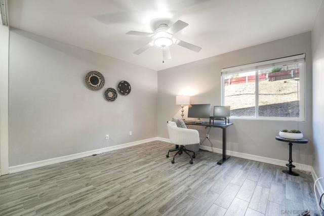 17240 Cuvee Ct, Poway CA: https://media.crmls.org/mediaz/b5771ea6-8941-45bf-af63-111130a16098.jpg