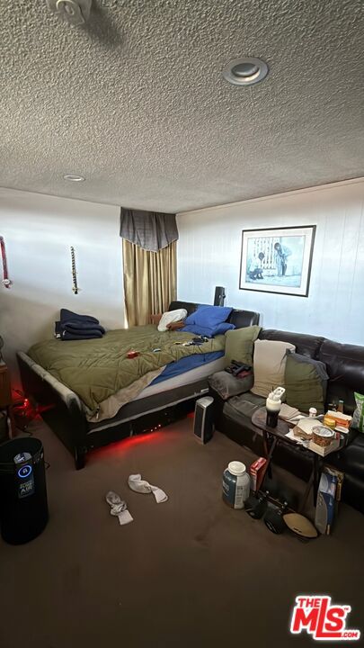 180 E Pepper Drive, Long Beach CA: https://media.crmls.org/mediaz/b5775dc9-0e4a-4c4d-89c6-b22019f6fe1c.jpg
