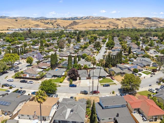 5268 Pebbletree Way, San Jose CA: https://media.crmls.org/mediaz/b57765b3-1880-4e0b-a0fd-77dea1e40075.jpg