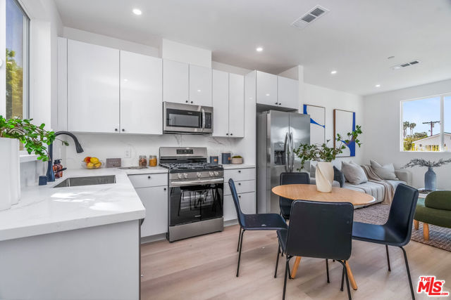5832 David Avenue, Culver City CA: https://media.crmls.org/mediaz/b577981a-5ac3-4e63-b4c0-da059532fed1.jpg