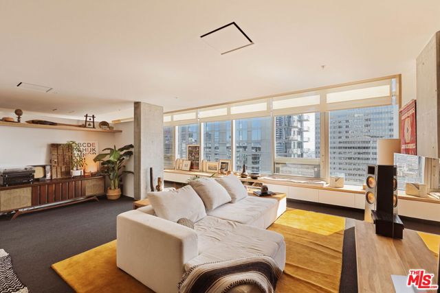 1155 S Grand Avenue, Los Angeles CA: https://media.crmls.org/mediaz/b577a1a5-4d99-4045-ab1d-0852f323d22d.jpg