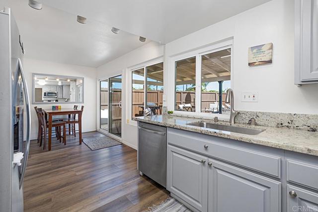 Detail Gallery Image 8 of 43 For 5676 Chateau Dr, San Diego,  CA 92117 - 7 Beds | 3/2 Baths