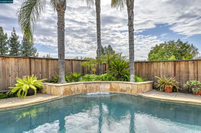 713 Tennyson Dr, Livermore CA: https://media.crmls.org/mediaz/b578403c-2780-4cd5-913c-abd4c9edde31.jpg