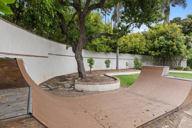 315 Mira Monte, La Jolla CA: https://media.crmls.org/mediaz/b578c8e9-085e-485c-bbd7-c625a1971c78.jpg