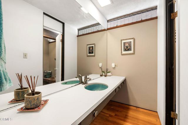 4639 El Camino Corto, La Canada Flintridge CA: https://media.crmls.org/mediaz/b578d628-66c9-46bc-95d7-73f6436c8200.jpg