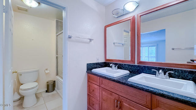 Detail Gallery Image 12 of 20 For 1745 Holly Dr #301,  Glendale,  CA 91206 - 3 Beds | 2 Baths