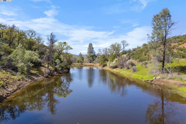 59480 Mines Rd, Livermore CA: https://media.crmls.org/mediaz/b5792f59-c1db-48b3-80eb-900177d48c21.jpg