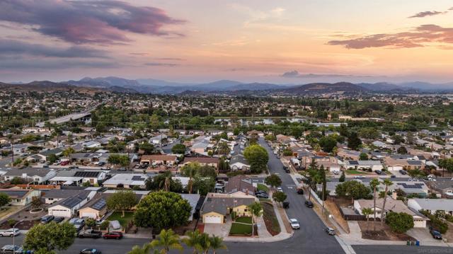 9447 Medina Dr, Santee CA: https://media.crmls.org/mediaz/b57999eb-7b32-428b-954f-c92bb106951f.jpg